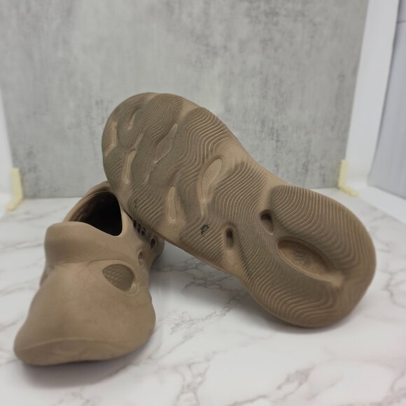 Yeezy Foam Runner Size 10 - Picture 3 of 8